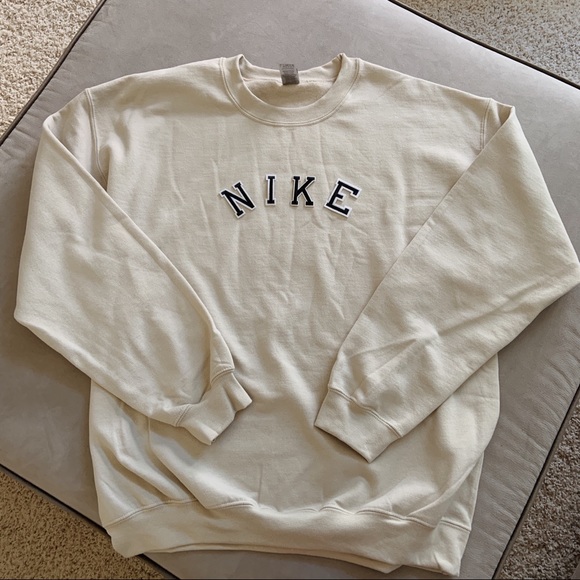 nike beige crewneck 🤍 - Picture 11 of 13